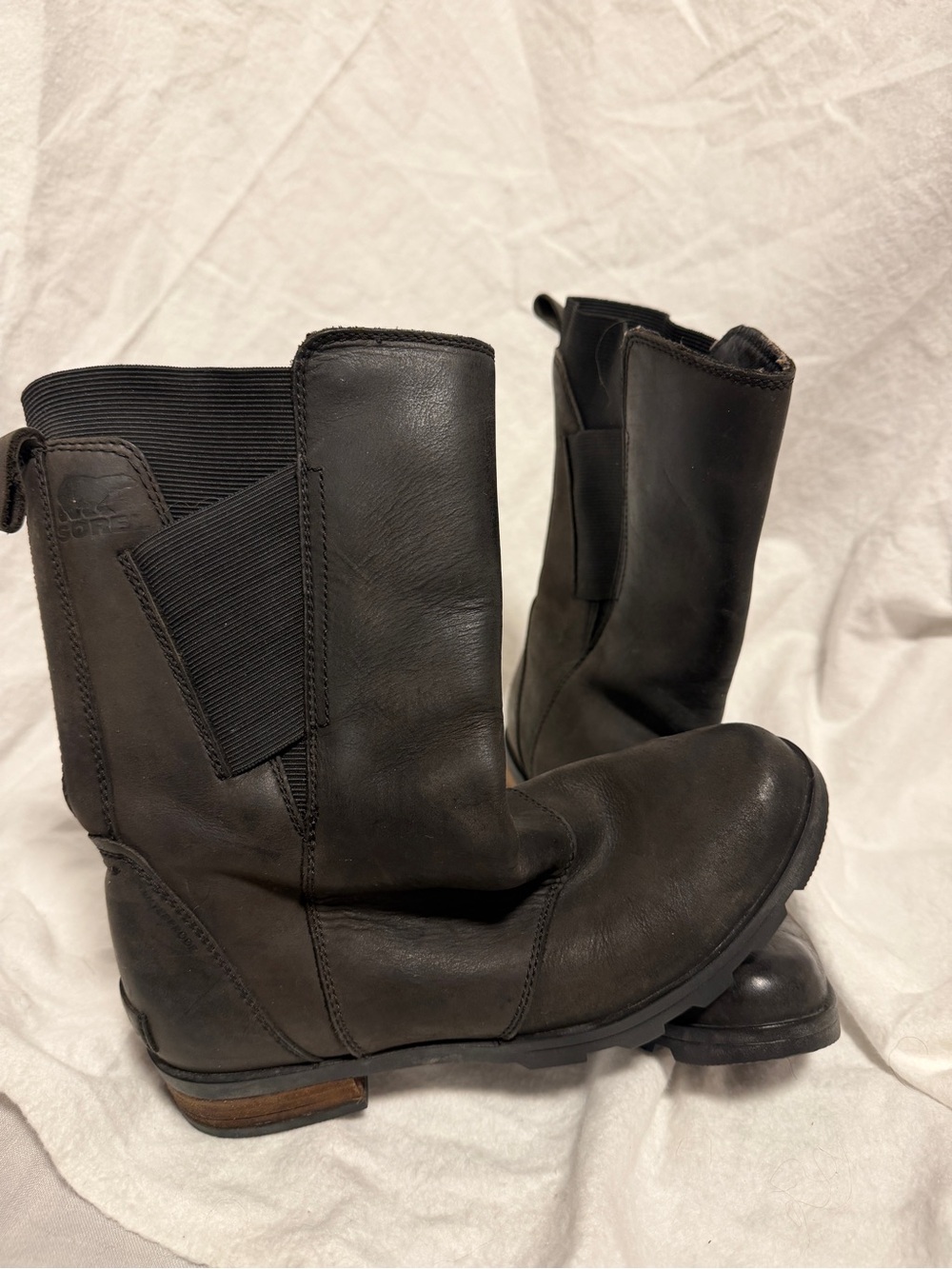 Sorel Emelie Mid Black Leather Pull-On Boot size 5.5